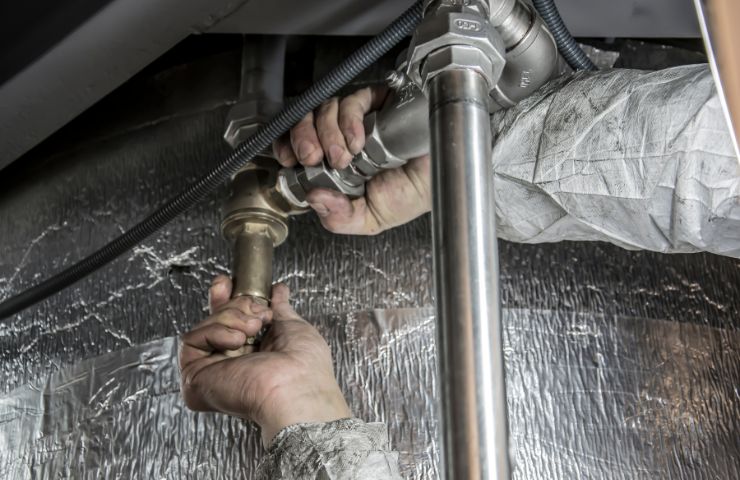 Frozen Pipe Emergency Repair in New York City – Thawing & Burst Pipe Response